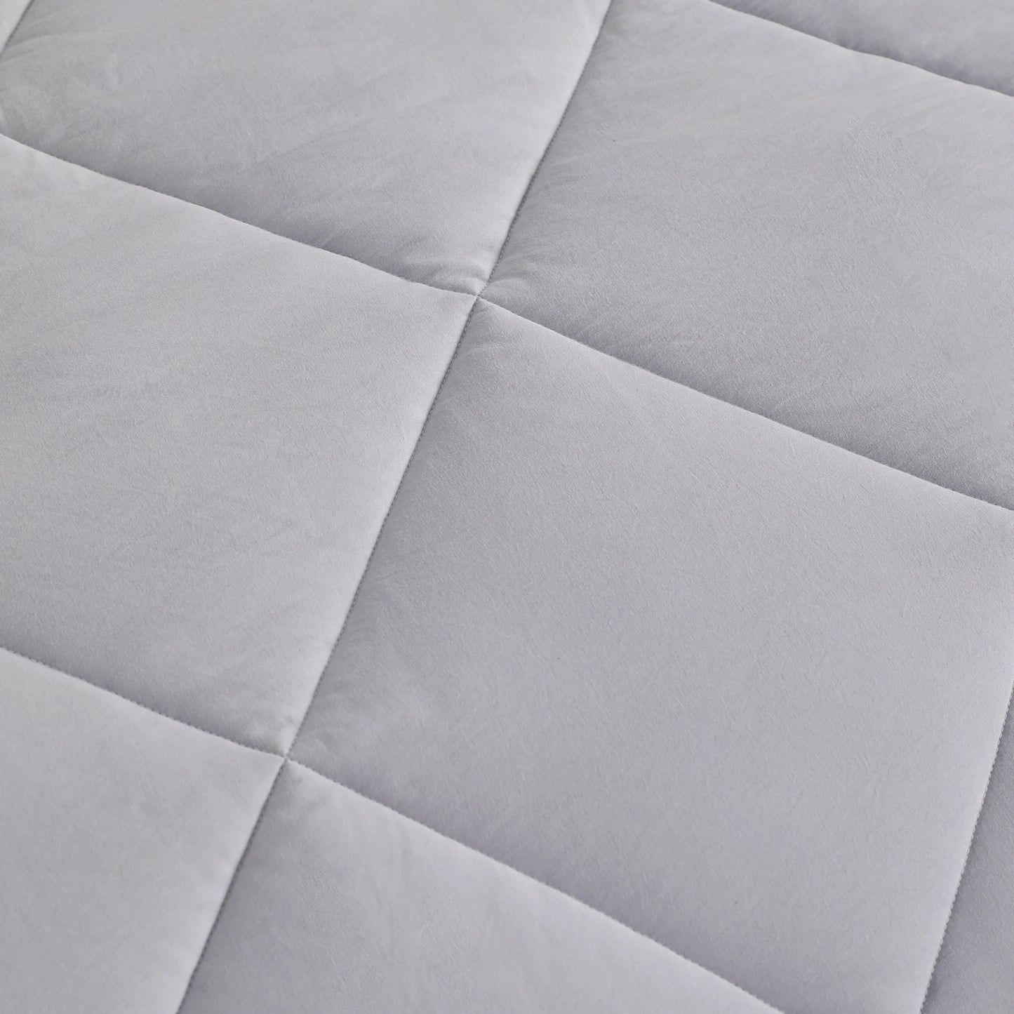 Five Piece Bedding Comforter Set