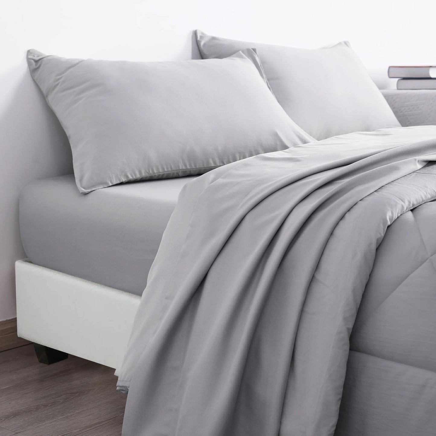 Five Piece Bedding Comforter Set